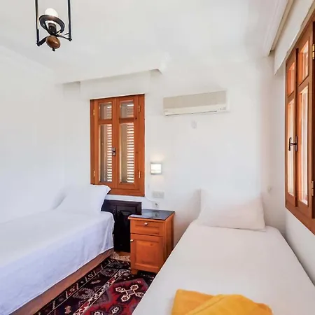 Villa Sleeps 4 Air Con Wifi *