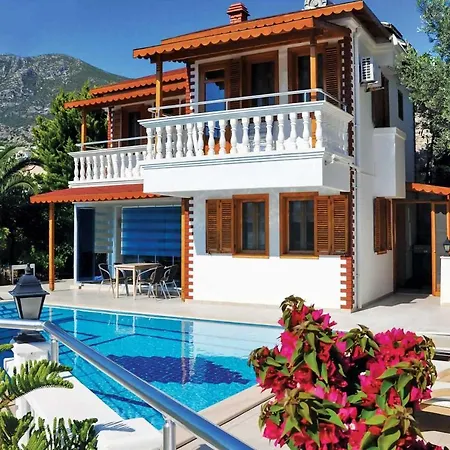 Villa Sleeps 4 Air Con Wifi *